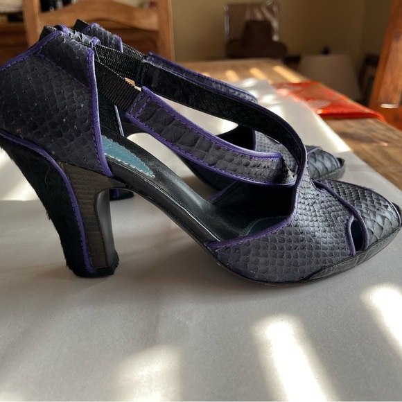 Max Azria Brie Black/Purple Combo Leather/Fur Strappy Peep Toe Heels Sz 38/7 GUC - Picture 4 of 16